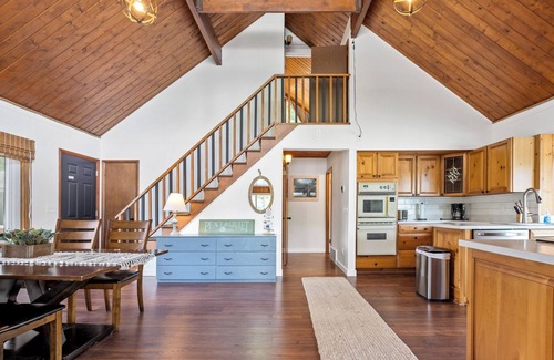 Irons Cottage | Peaceful Pointe-Hot Springs Hot Tub Big Bass Lake