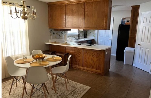 Valdosta House | Peaceful Private Home near Moody, Wild Adventures