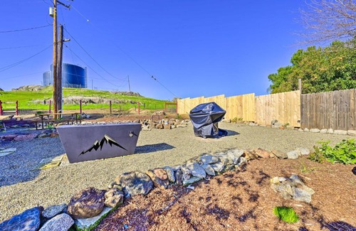 Woodlake House | Peaceful Ranch Home with Sierra Nevada Views
