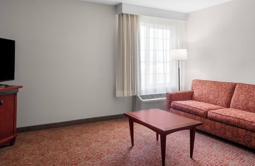 The East Side Hotel | Peaceful Retreat – Free Grocery Service, Coffee & Kitchen