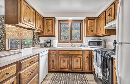 Sheboygan House | Peaceful Retreat, Near Road America! Mid Century Modern Home