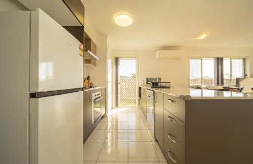 Yarrabilba House | Peaceful Retreat - Spacious Family Home in Yarrabilba perfect for Family or Professionals