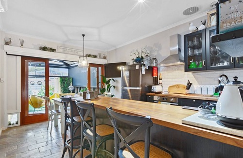 Semaphore Apartment | Peaceful Retreat Steps from Semaphore Beach