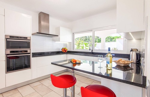 Albufeira Villa | Peaceful retreat w/heatable pool & garden