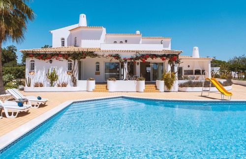 Albufeira Villa | Peaceful retreat w/heatable pool & garden