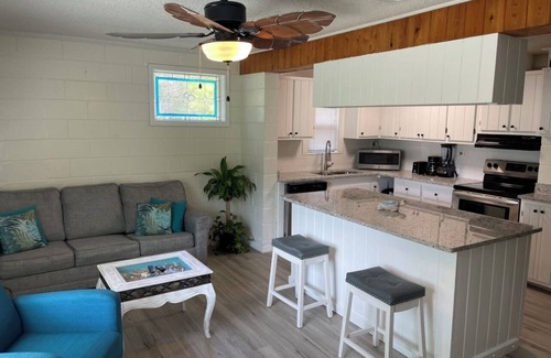 Riverview Bed & Breakfast | Peaceful Riverfront Cottage with a dock on 1.5 Acres.