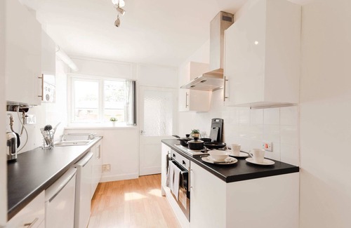 Doncaster House | Peaceful Room in Doncaster Shared House w Kitchen