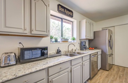 Oak Creek House | Peaceful Sedona retreat with red rock views, walk to Sedona Golf Resort