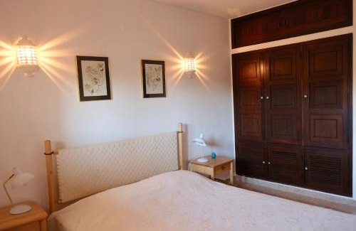 Vale de Covo Apartment | Peaceful & Spacious Apt with Parking & Queen Bed