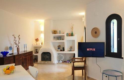 Vale de Covo Apartment | Peaceful & Spacious Apt with Parking & Queen Bed