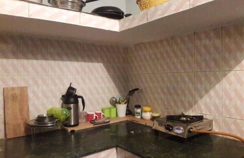 New Manali Apartment | Peaceful & Tiny Studio Apartment @Manali w/Wi-Fi + Kitchen, Centrally Located.