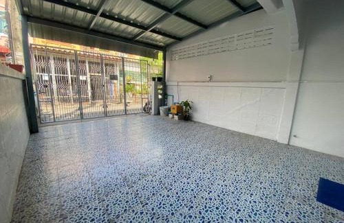 Mueang Samut Prakan District House | Peaceful Townhouse near BKK