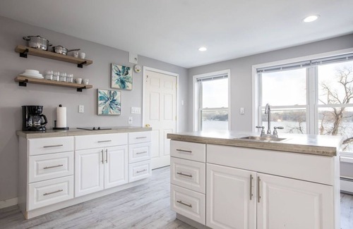 East Irondequoit Apartment | Peaceful updated Studio overlooking Irondequoit Bay