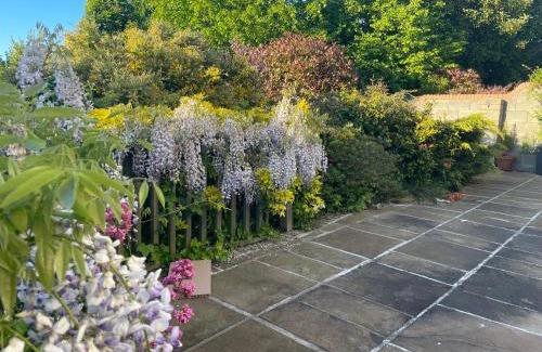 Blackrock House | Peaceful Villa with Garden&Creek - Cozy room with private bathroom
