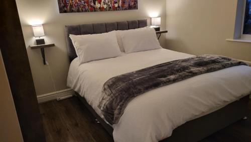 Hull Apartment | Peaceful Waterfront Apartment, Private Parking, Hull Marina
