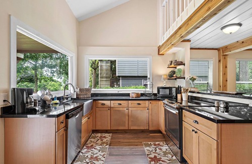 Baytown House | Peaceful Waterfront Property with Outdoor Space