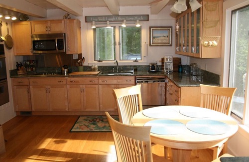 Chilmark House | Peaceful Wooded Retreat, Short Car Ride to Everything. Week is Friday to Friday