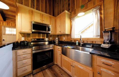 Smithville Cabin | PeacefulCountrysideTinyCabin w/Creek 10minCenterHillLake 15minRockIsland