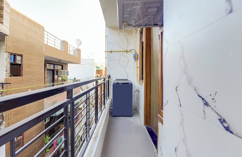 South West Apartment | Peacefulhuts 2BHK near IGI International Airport Delhi n