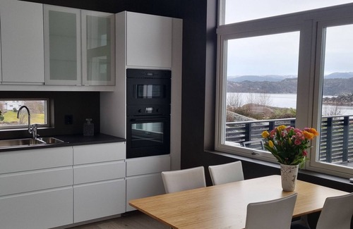 Godvik Condo | Peacful modern apartment with beautiful wiew over the sea