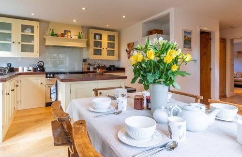 Ampney Crucis Cottage | Peach Cottage, near Cirencester, family friendly