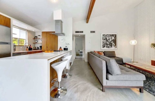 South River City House | Peachy Dream | SoCo Mid-Century Pet Stay