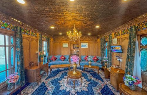 Nagin Bagh Boat Rental | Peacock Houseboats