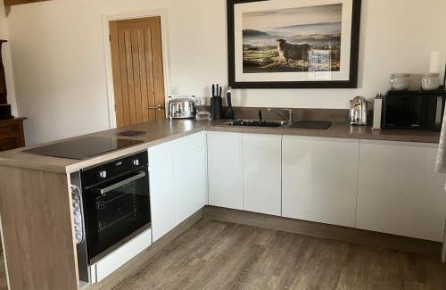 Winster Apartment | PEAK DISTRICT ROMANTIC Courtyard Loft, with Outdoor Japanese Whirlpool Bath
