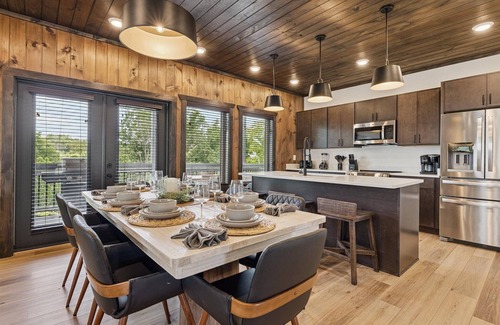 Pigeon Forge Cabin | Peak Pursuit - New Luxury Build Home with Private Pool by Beyond Expectations