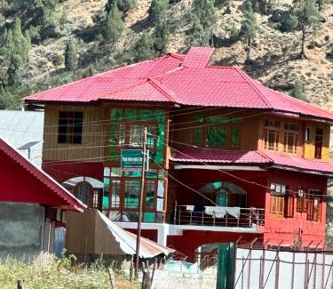 Gulmarg House | Peak View Guest House Gurez