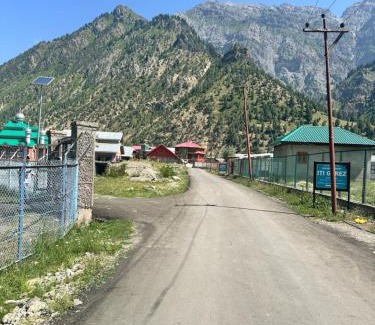 Gulmarg House | Peak View Guest House Gurez