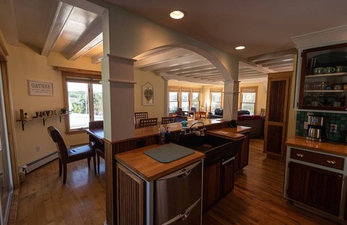 Peaks Island Cottage | Peaks Island Maine Seaside Cottage: hot tub/roof decks/4 season