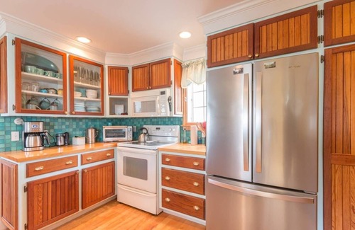 Peaks Island Cottage | Peaks Island Maine Seaside Cottage: hot tub/roof decks/4 season