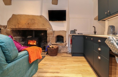 Barnoldswick Cottage | PEAR TREE COTTAGE AT HEY FARM, pet friendly in Barnoldswick