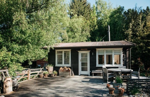 Dalefield House | Pear Tree Cottage l Country Luxury l Hot Tub l 15 Guests