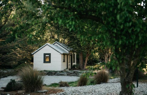 Dalefield House | Pear Tree Cottage l Country Luxury l Hot Tub l 15 Guests
