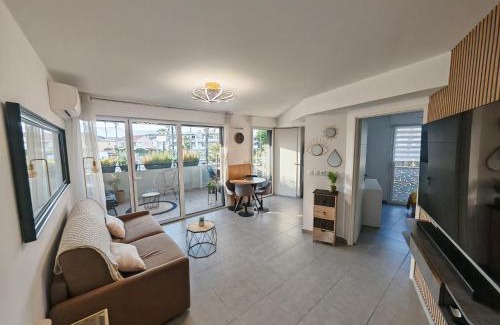 Villeneuve Loubet Beach Apartment | Pearl Beach - Rooftop Pool Seaside
