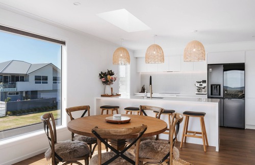 Papamoa Beach House | Pearl by the Sea ~ Papamoa Beach - Beyonder Holiday Homes
