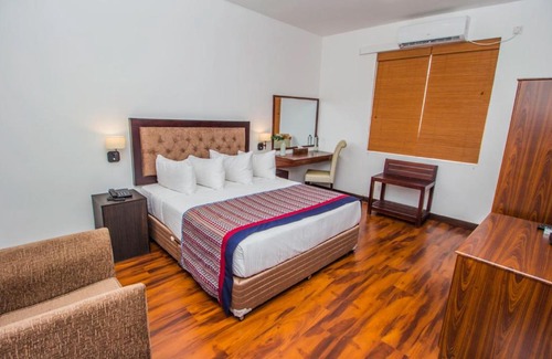 Milagiriya Hotel | Pearl Royal Hotel, Colombo
