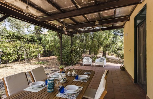 Pedara House | Pedara Escape with Garden by Wonderful Italy