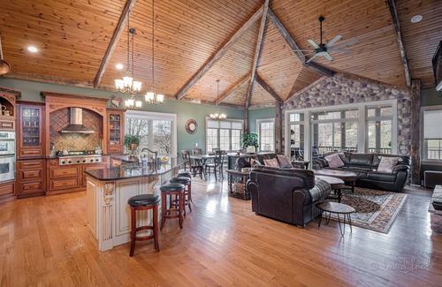 The Galena Territory House | Peep the Leaves @ The Territory's BEST Lodge - Hot Tub! Fire Pit! Views!