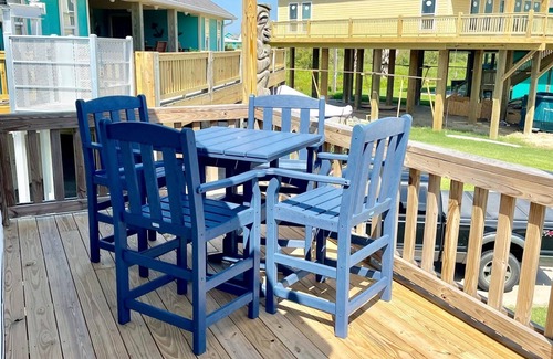 Port Bolivar House | Peggy Macs/Johnie Macs! Great view, location, clean, fence for pets! Sleeps 6.