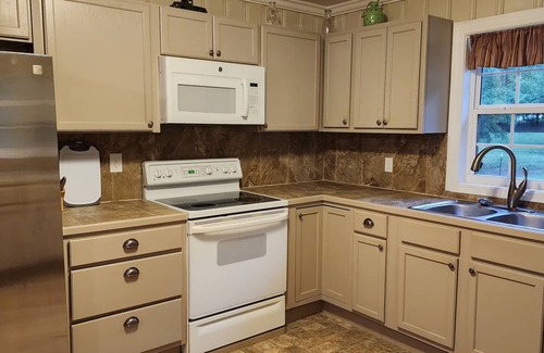 Golden Grove Cottage | Peggy's Cottage - 2BR/1BA, 18 minutes from downtown Greenville