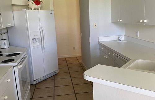 Pelican Bay Condo | PELICAN BAY Amenities! BEACH CLUB! WALK TO SHOP/DINE/TENNIS QUIET