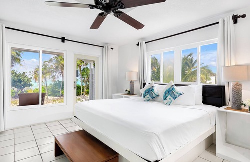 Whitby Hotel | Pelican Beach Hotel