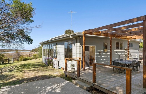 St Leonards House | Pelican Point- Located next to Edwards Point Wildlife Reserve