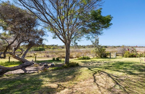 St Leonards House | Pelican Point- Located next to Edwards Point Wildlife Reserve