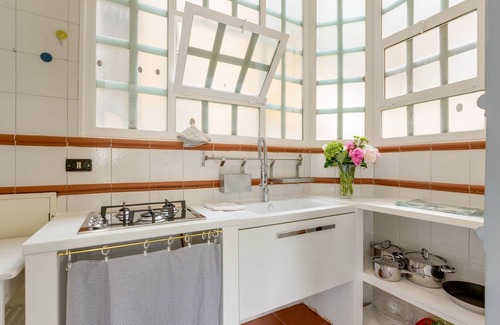 Rione VIII Sant'Eustachio Apartment | Pellegrino Luxury Apartment with Large Balcony
