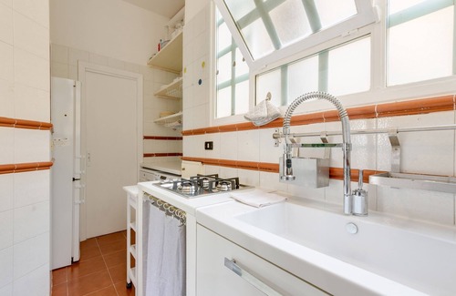 Rione VIII Sant'Eustachio Apartment | Pellegrino Luxury Apartment with Large Balcony