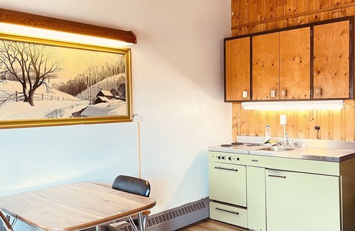 Entwistle Hotel | Pembina River Inn